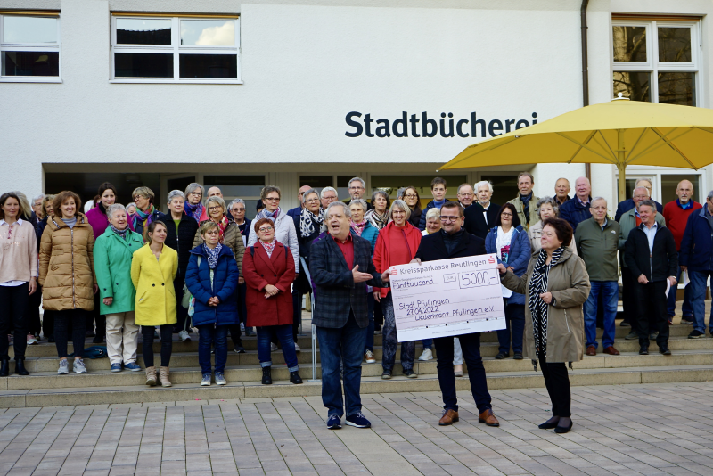 Spendenübergabe an Bürgermeister Stefan Wörner (Foto: Anne Leipold)